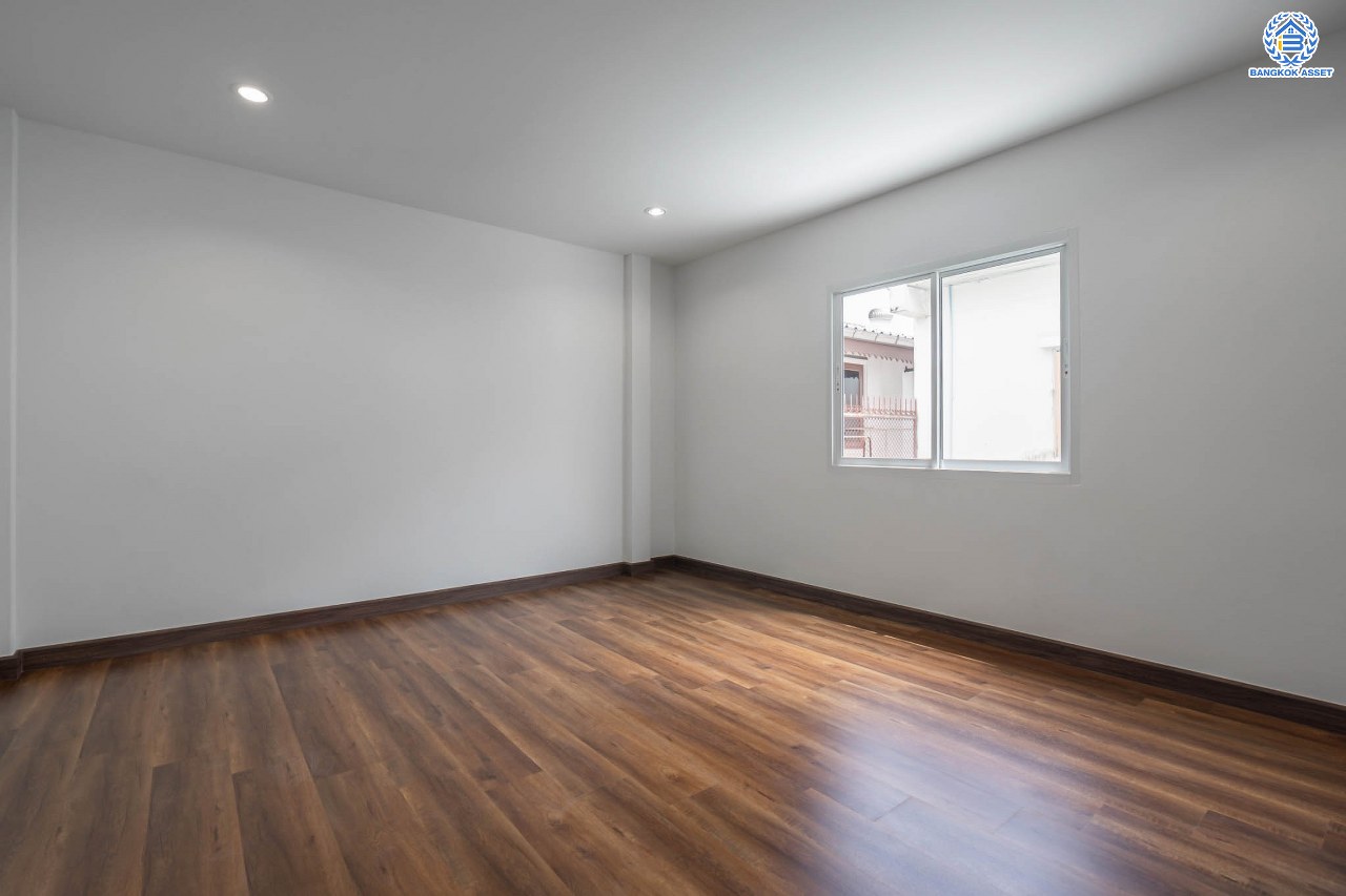 บ้านมือสองตกแต่งใหม่ ดีไซน์สวย ม.101การ์เด้นวิลล์ ลาดพร้าว เนื้อที่ 18 ตร.ว. ฟังก์ชัน 3 ห้องนอน 2 ห้องน้ำ จอดรถได้ 1 คัน รองรับทุกกิจกรรม บนทำเลเชื่อมต่อหลายเส้นทาง อาทิ ถนนประเสริฐมนูกิจ, ถนนนวมินทร์ และถนนลาดพร้าว ใกล้จุดขึ้นทางด่วน "รามอินทรา"...